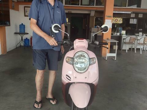 Happy customer at BookBike rental
